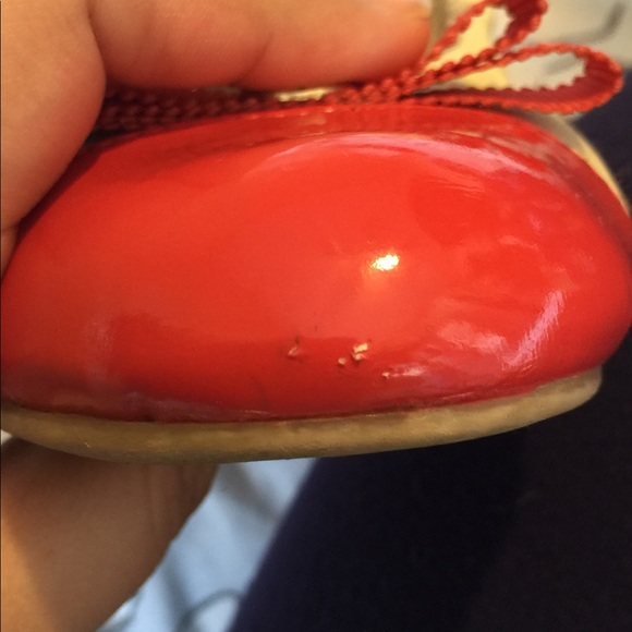 Tahari Two-tone Scrunched Ballet Flats with a Bow - Picture 8 of 8